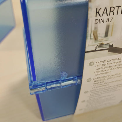 310363 - HAN Kutia e Kartelave Indeksi DIN A7 peizazh, dizajn inovativ për 300 karta indeksi me menteshë çeliku dhe mbyllje me kopëz, ngjyrë blu e tejdukshme, 977-64, 3 copë