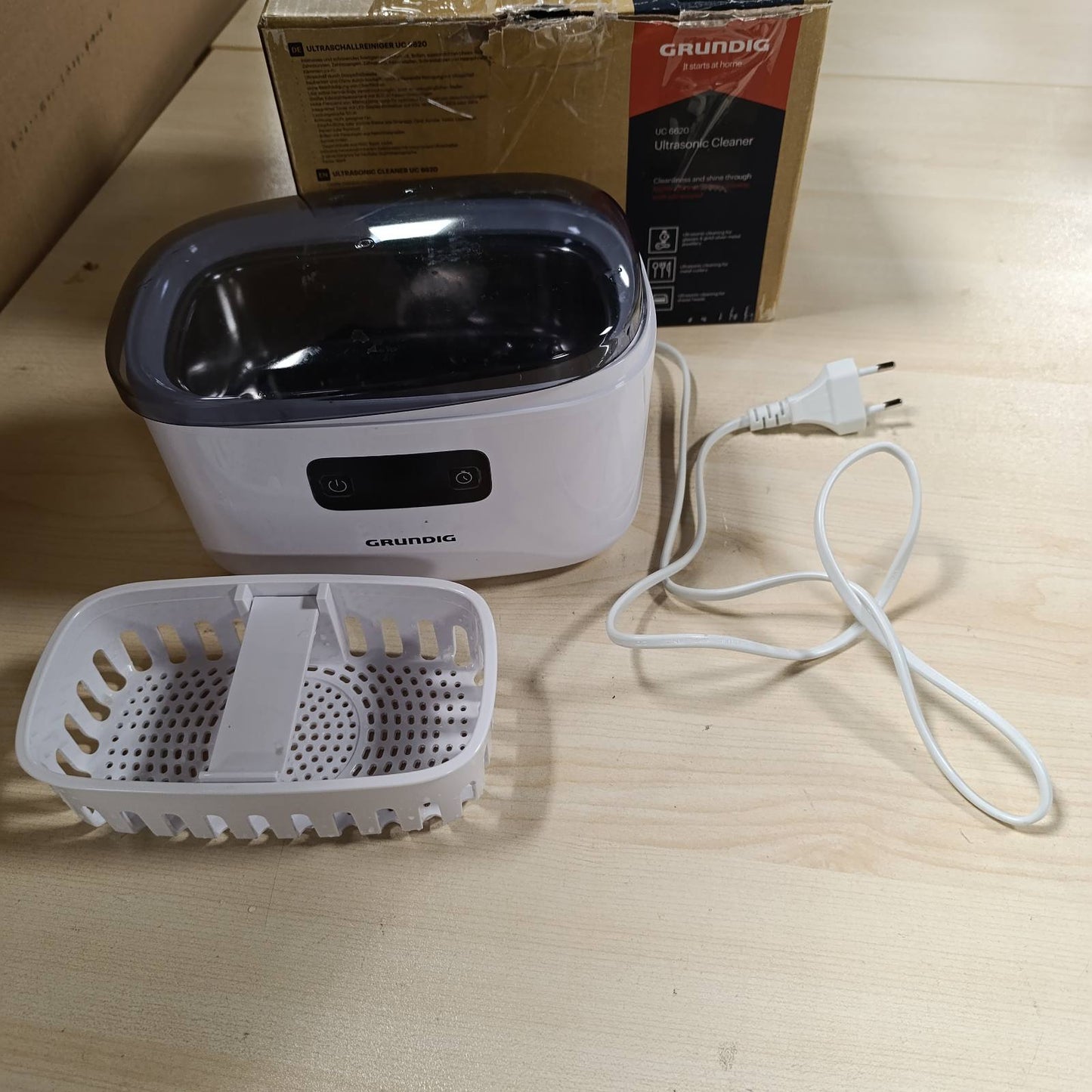 275126 - GRUNDIG UC 6620 Pastrues ultrasonik, funksion kohëmatësi, pastrim me valë të dyfishtë, rezervuar 500 ml, fuqi 50 W, mbajtëse ore, e bardhë