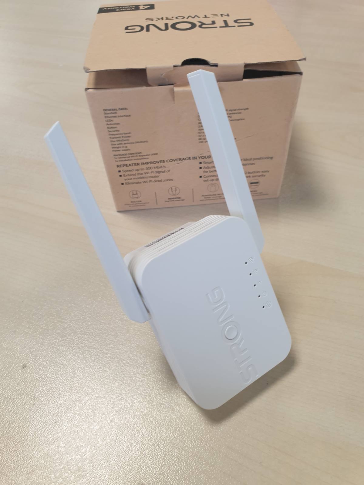 309064 - Amplifikator WiFi 300Mbit/s, për prizë elektrike, WPS, portë LAN, modalitet pike aksesi, i pajtueshëm me të gjithë ruterët