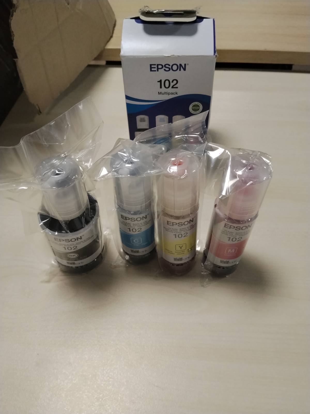295779 - Epson Shishe boje origjinale EcoTank 102 | Paketim i shumëfishtë me 4 ngjyra - E zezë, Cian, Magenta, E verdhë