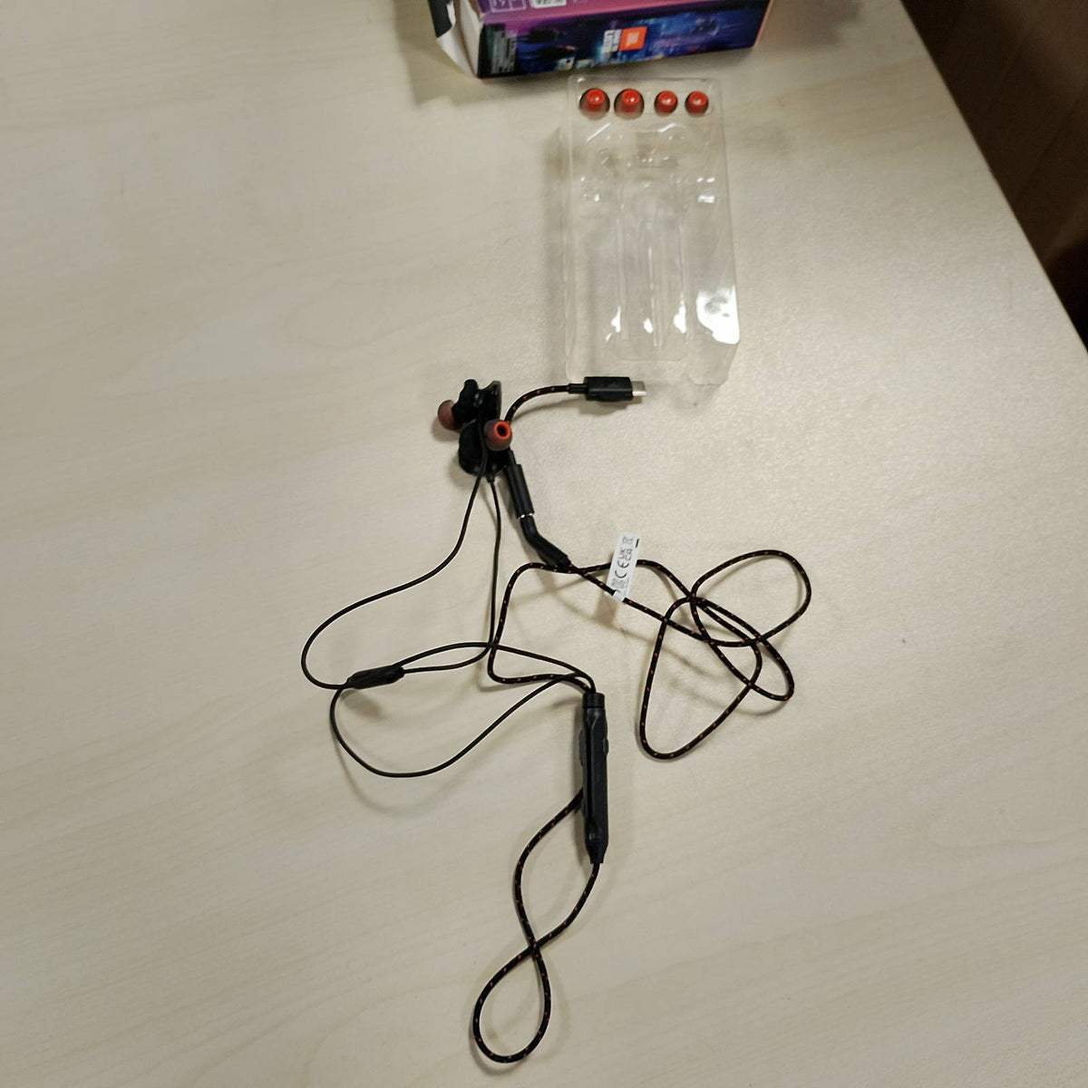 305327 - JBL Quantum 50C - Kufje për lojëra me tel USB-C me tingull JBL QuantumSURROUND, mikrofon i fokusuar te zëri, rrëshqitës volumin dhe funksion heshtjeje - të zeza