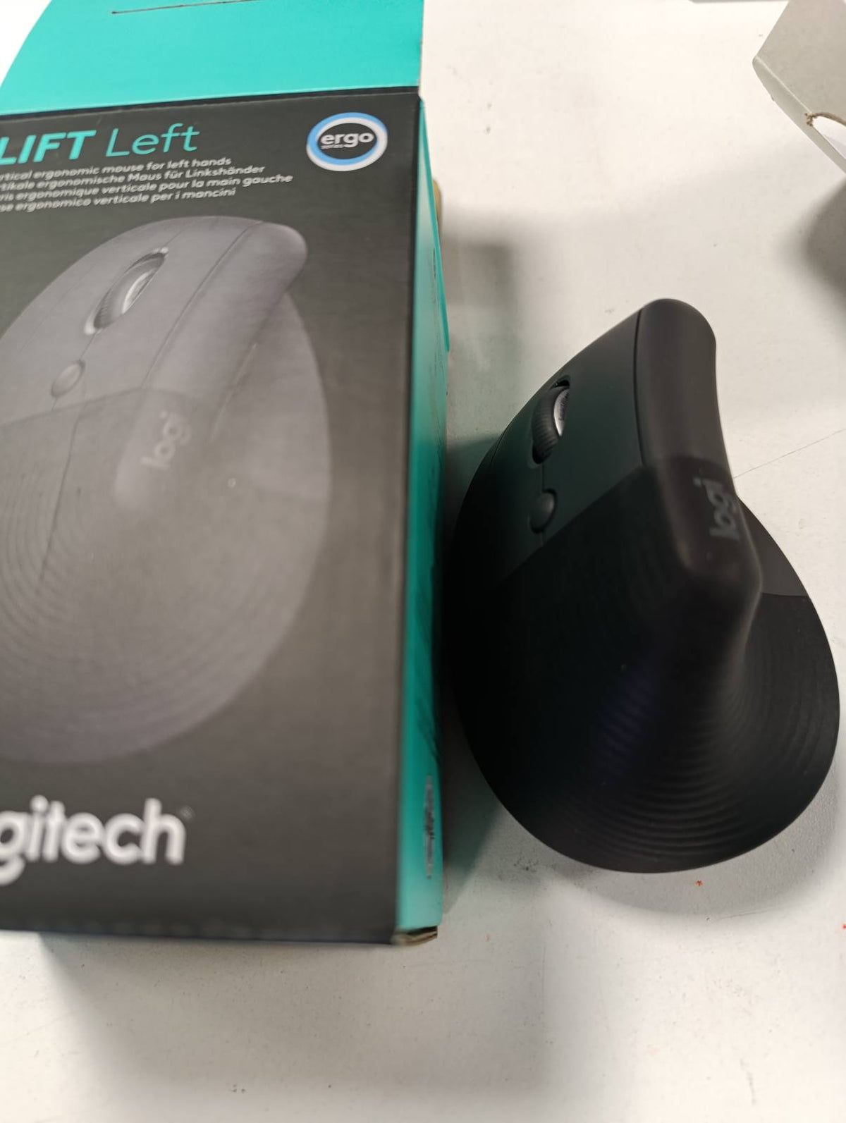 305212 - Logitech Lift Majtas Vertikal