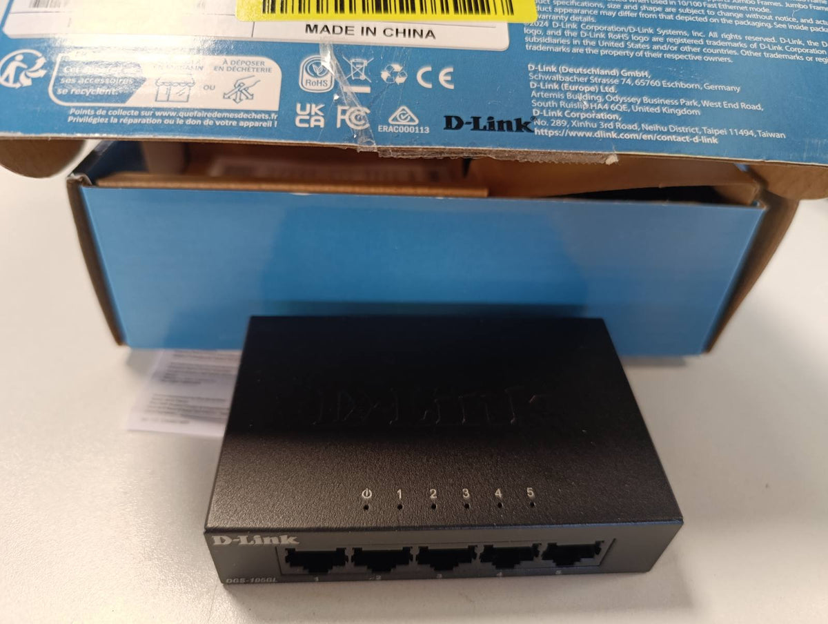 310355 - D-LINK Ndërprerës Gigabit i Pamenaxhuar DGS-105GL me 5 Porta, pa prizë, me rrota metalike, për desktop, plug-and-play, QoS, 802.3az EEE, ngjyrë e zezë