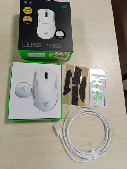 308591 - RAZER DEATHADDER V4 PRO - Maus elektronik pa tel, ergonomik, ultra i lehtë - 57g - 2.4 GHz Hyperspeed - Sensor Focus Pro 45K - 8K Hz Polling - Çelësa optikë Gen-4 - PC/Mac | E bardhë