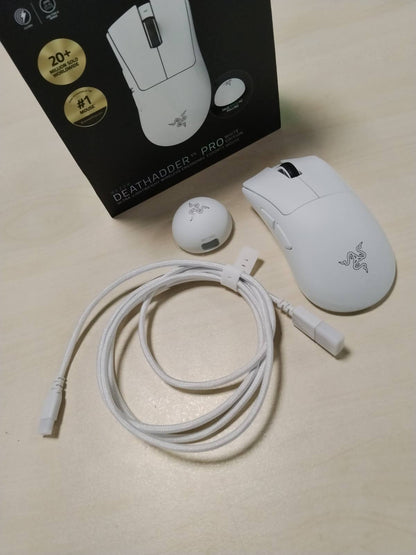 305067 - RAZER DEATHADDER V4 PRO - Maus elektronik pa tel, ergonomik, ultra i lehtë - 57g - 2.4 GHz Hyperspeed - Sensor Focus Pro 45K - 8K Hz Polling - Çelësa optikë Gen-4 - PC/Mac | E bardhë