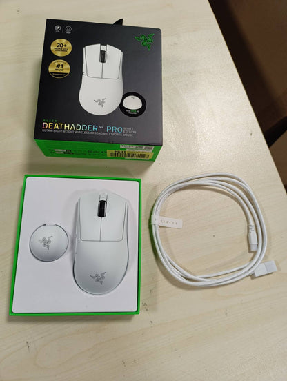 308592 - RAZER DEATHADDER V4 PRO - Maus elektronik pa tel, ergonomik, ultra i lehtë - 57g - 2.4 GHz Hyperspeed - Sensor Focus Pro 45K - 8K Hz Polling - Çelësa optikë Gen-4 - PC/Mac | E bardhë