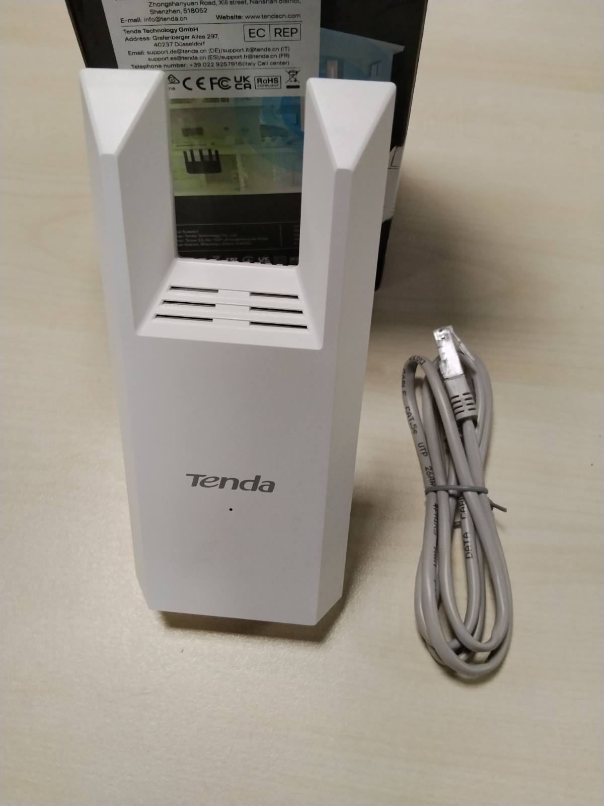 308883 - Tenda A18 Pro, përsëritës WiFi AC1200 Mbps (2.4GHz/5GHz), portë Gigabit Ethernet, mbulon deri në 150m²