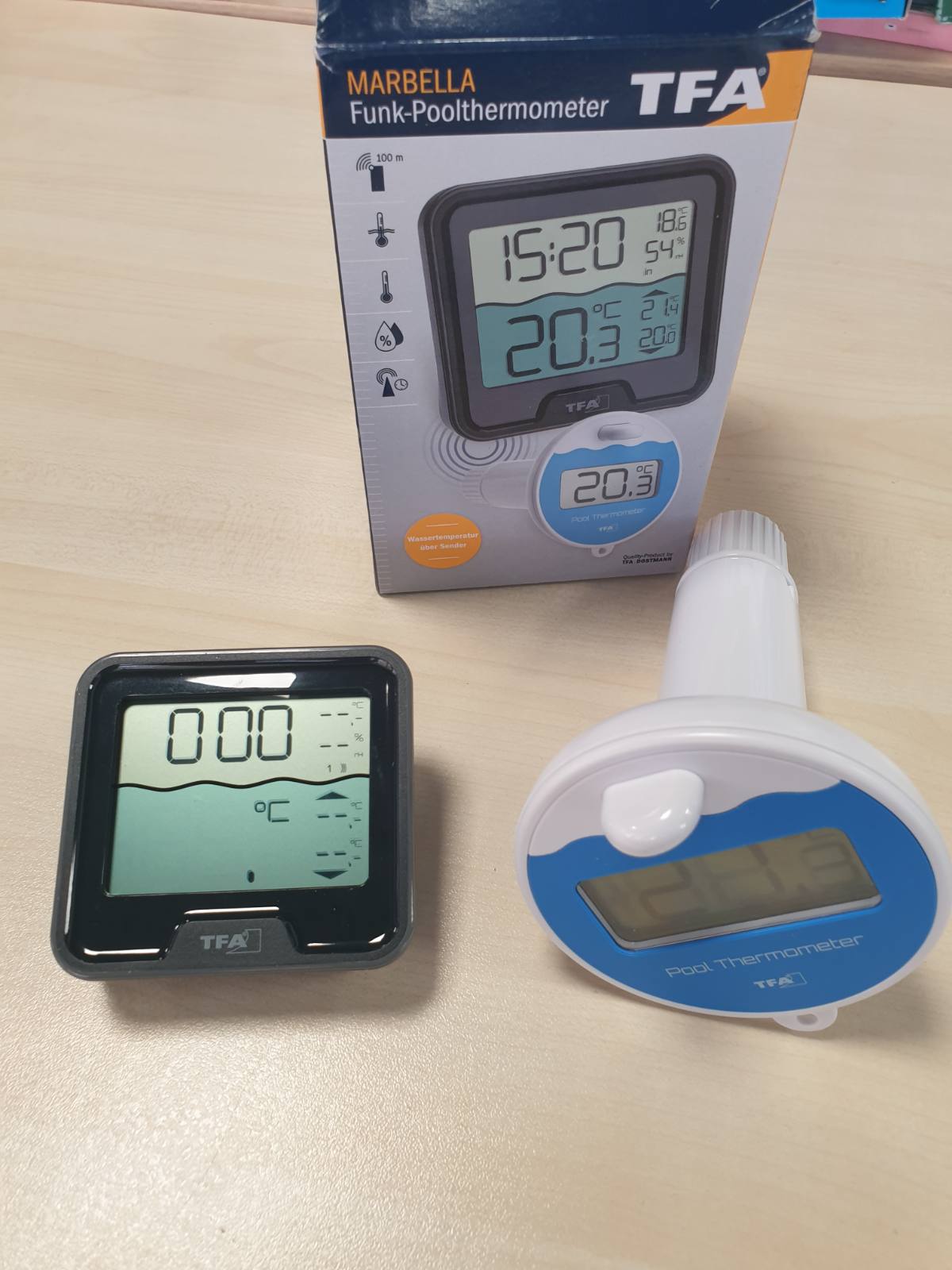 322337 - TFA DOSTMANN Termometër Dixhital Pa Tel për Pishina, model 30.3066.01, lundrues, sensor temperature, orë radio, i lehtë për t’u lexuar, për pishina dhe vaska me akull