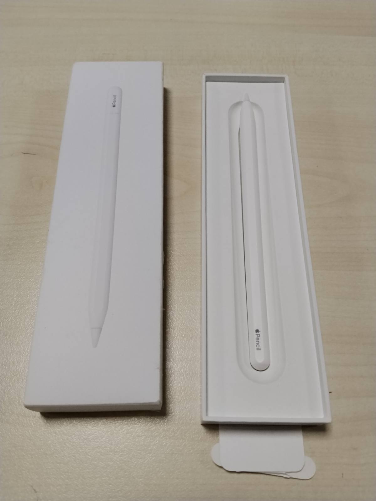 309579 - APPLE PENCIL (USB-C): Saktësi perfekte në piksel, ndjeshmëri ndaj pjerrësisë dhe vonesë e ulët, lider në industri, për marrjen e shënimeve, vizatimin dhe nënshkrimin e dokumenteve. Karikohet dhe çiftëzohet nëpërmjet USB-C.