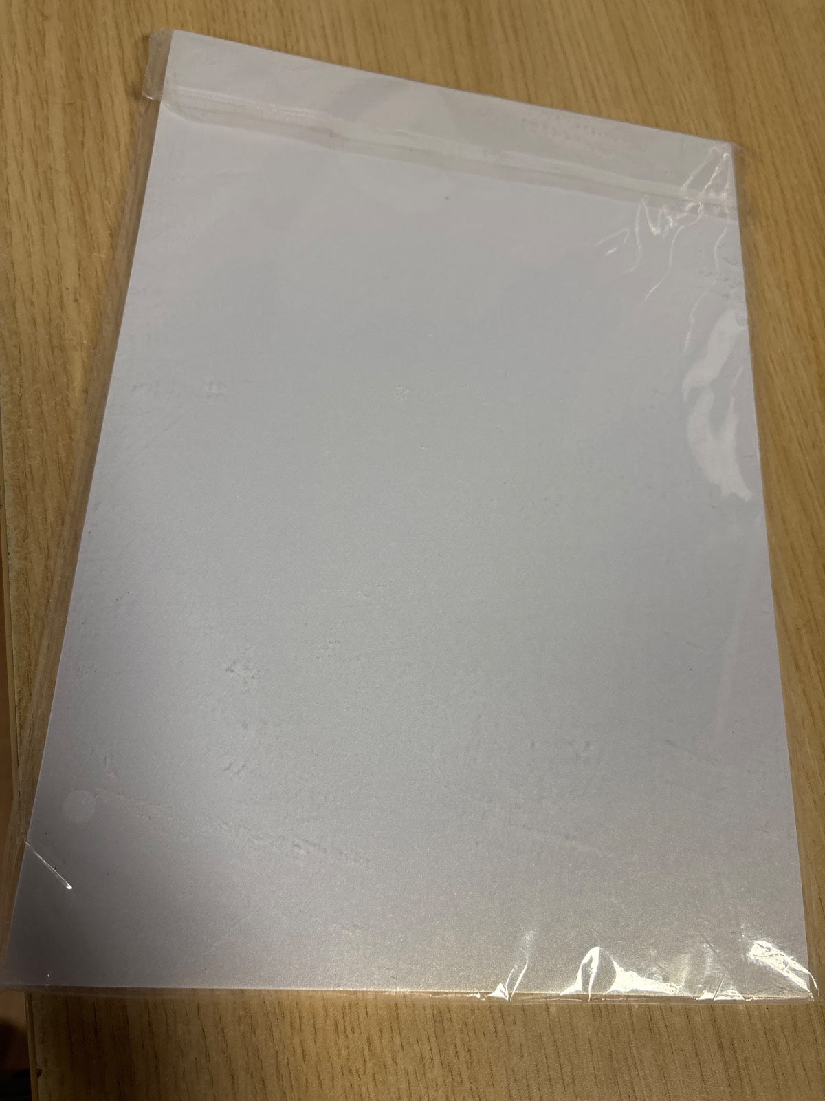 296294 - 30 fletë kartoni të bardhë me shkëlqim A4 250g/m², letër e trashë për printim në punime artizanale, karton fotografik (210x297mm)