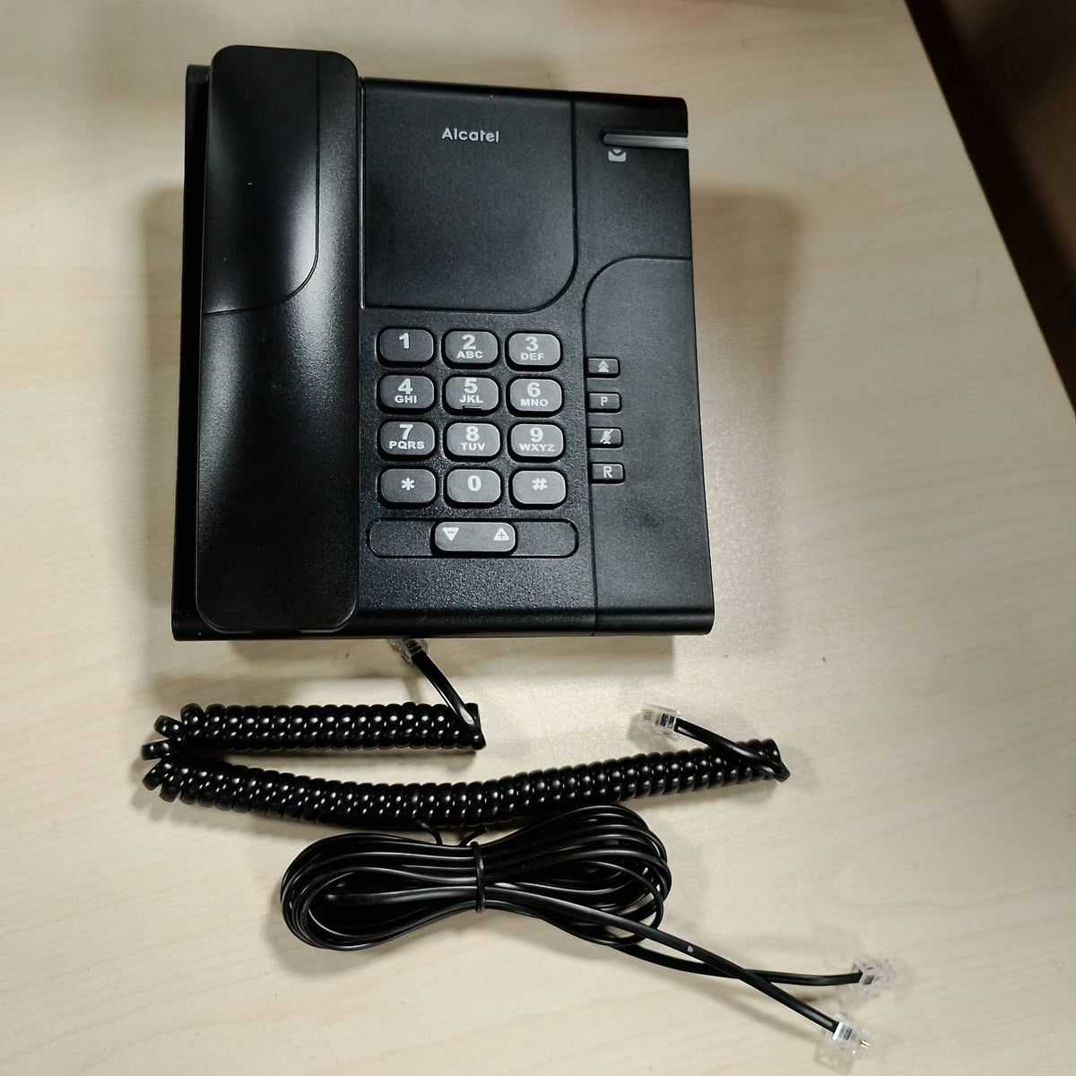 296125 - ALCATEL Telefon fiks Temporis 180 PRO, Buton për heshtjen, Identifikues vizual i thirrësit, Volum i rregullueshëm, Buton për rinumërim, I montueshëm në zyrë/mur, I zi