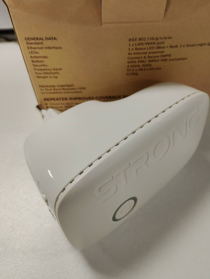309840 - STRONG Amplifikator WiFi AC1200 për prizë elektrike, Përsëritës WiFi me dy banda, portë LAN, pikë aksesi, i pajtueshëm me të gjithë routerat