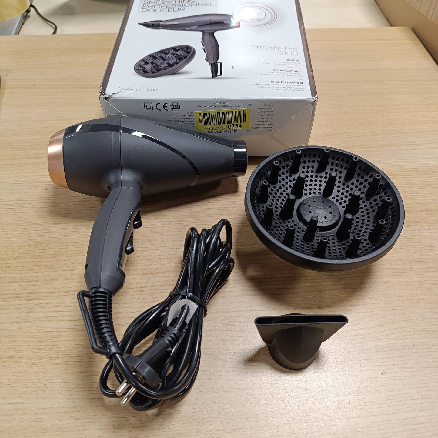 321000 - BABYLISS Tharëse flokësh Smooth Pro me difuzor, 2100W, teknologji jonike, 3 cilësime temperature, 2 cilësime shpejtësie, e zezë, 6709DE