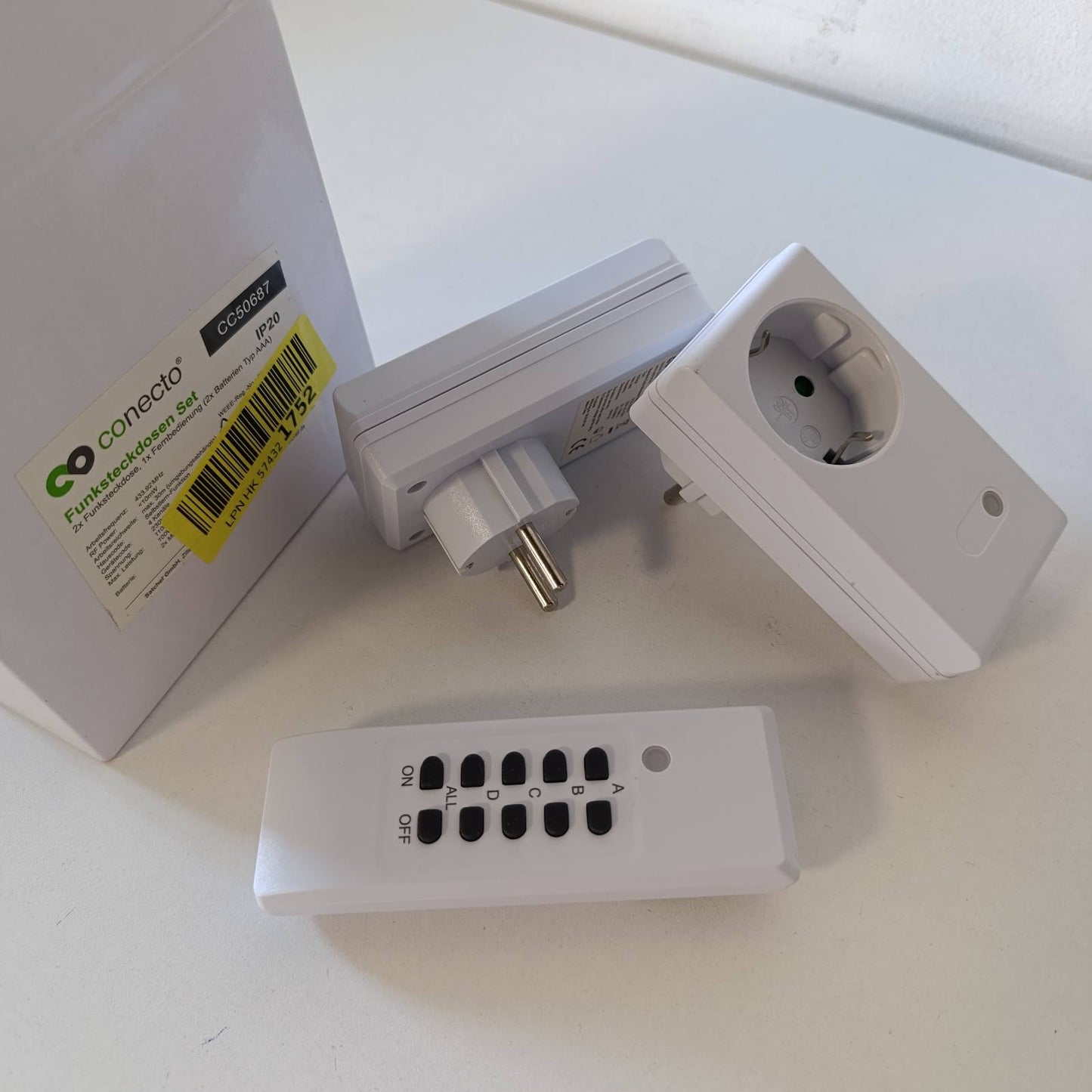 322578 - conecto Set prizash pa tel (2 priza pa tel, 1 telekomandë pa tel), për ambiente të brendshme, e bardhë