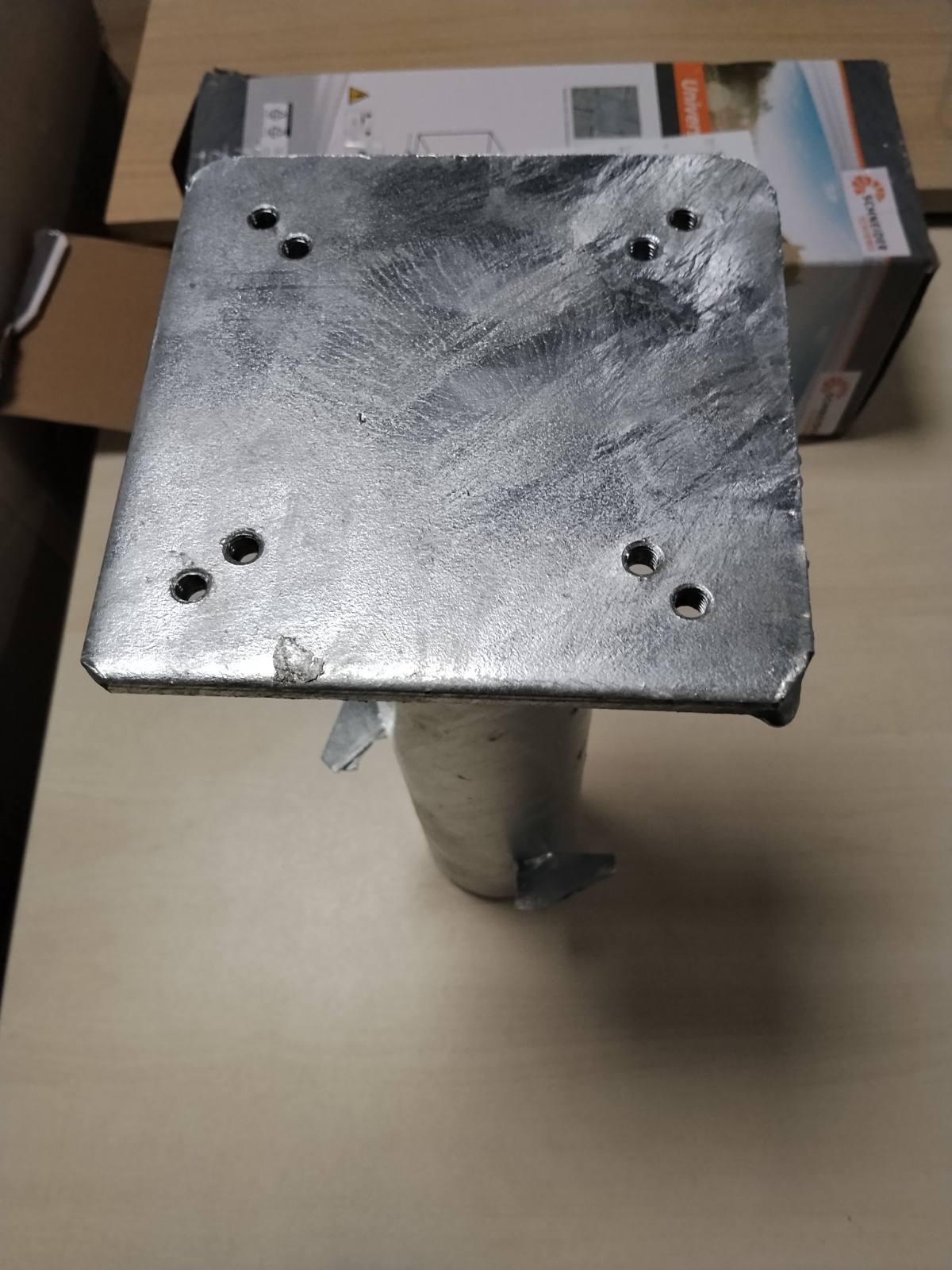 312755 - SCHNEIDER PLLAKË BAZE UNIVERSALE PËR ÇADRA DIELLI ME KONSOL, 897-00, PËR NGULJE NË BETON, 3.8 KG, ARGJEND