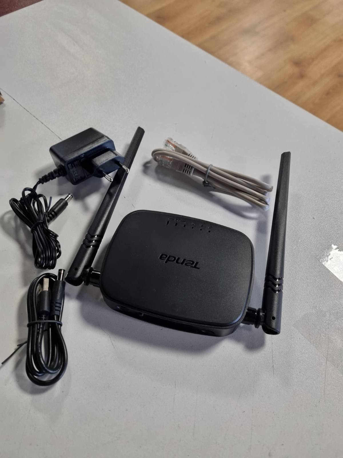 308810 - TENDA Router 4G03 Pro LTE, WiFi celular Cat4, 2.4 GHz deri në 300 Mbps, deri në 32 pajisje, portativ