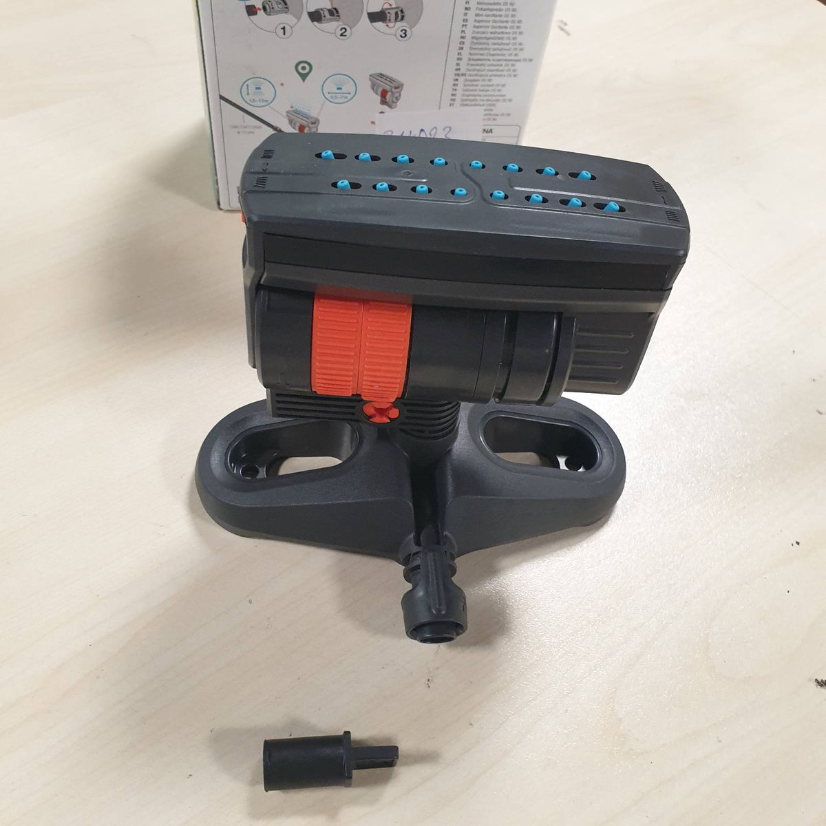 314023 - GARDENA Spërkatës Lëkundës OS 90 - për sisteme automatike ujitjeje, i rregullueshëm për sipërfaqe deri në 90 m², Teknologji lidhjeje e shpejtë dhe e lehtë (13325-20)