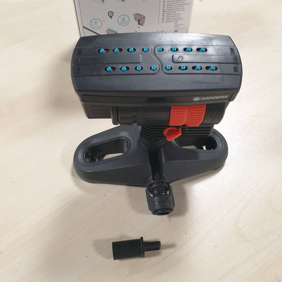 314023 - GARDENA Spërkatës Lëkundës OS 90 - për sisteme automatike ujitjeje, i rregullueshëm për sipërfaqe deri në 90 m², Teknologji lidhjeje e shpejtë dhe e lehtë (13325-20)