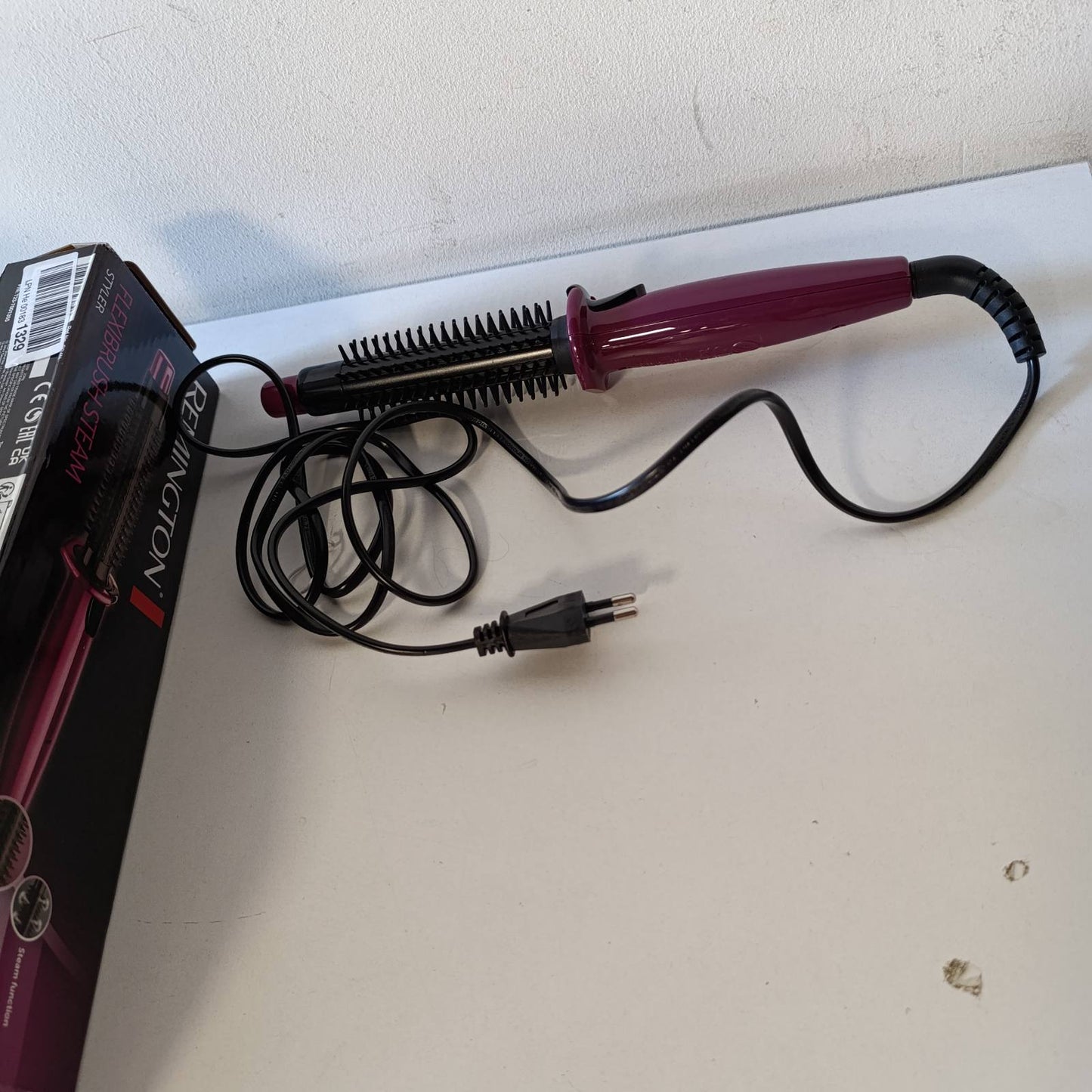 293667 - REMINGTON Furçë me ajër të nxehtë, 220°C, Shufër ngrohëse e veshur me qeramikë, 2 rreshta qimesh, CB4N