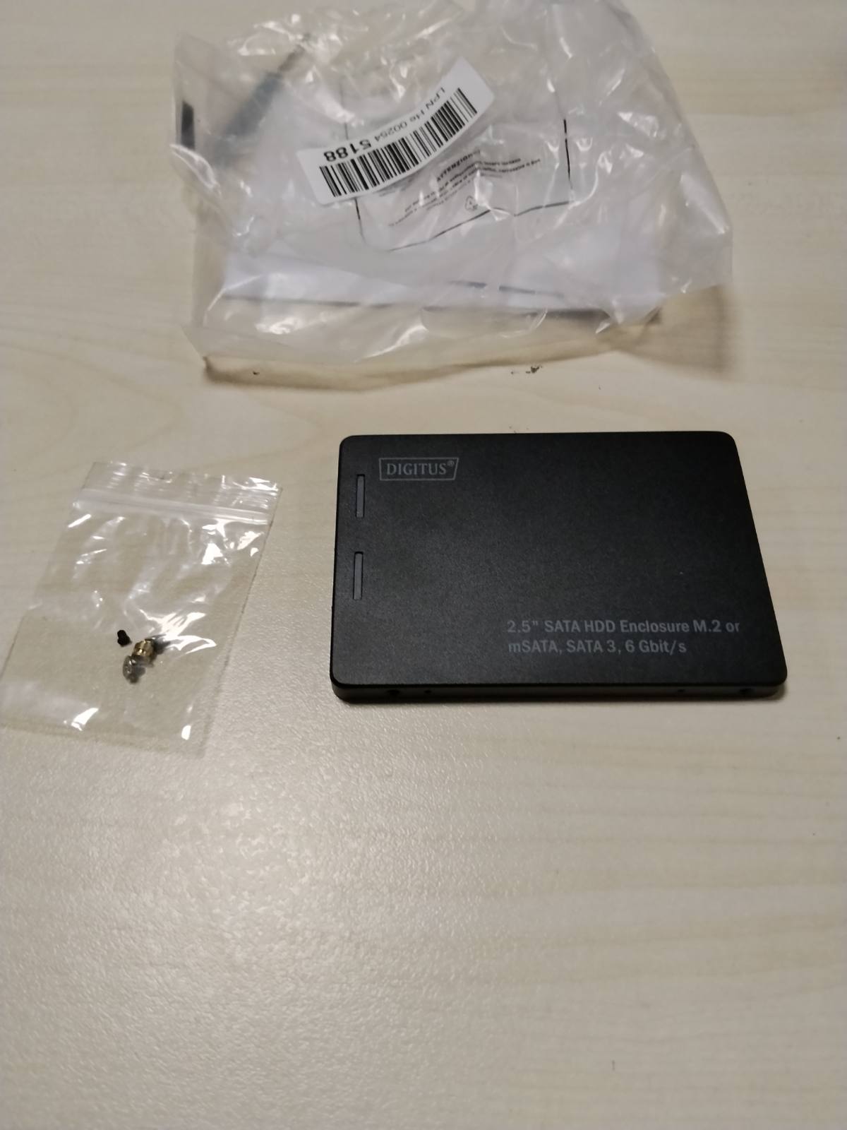296140 - DIGITUS Përshtatës i diskut të ngurtë SATA 2.5 inç për SSD M.2 ose mSATA, Moduli M.2 2280/2260/2242/2230, Çelës B/B+M, SATA III, 6 Gbit/s, E zezë