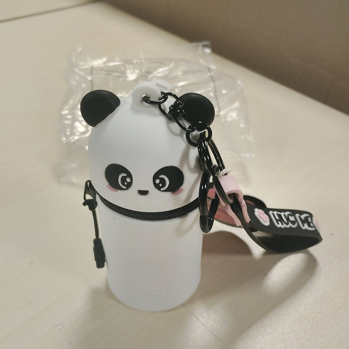 310425 - LEGAMI Portofol i vogël Kawaii Panda me varëse çelësash, 5 x 12 x 5 cm, i bërë nga silikoni