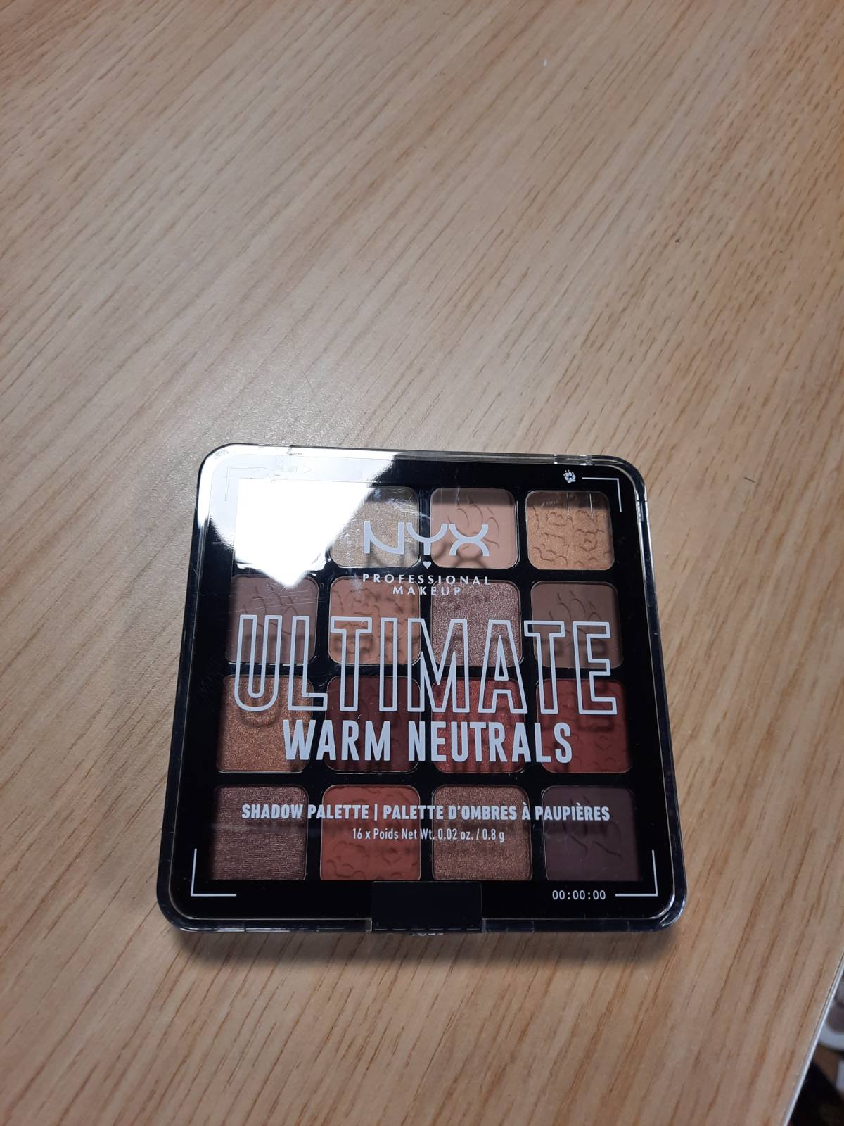 302269 - NYX PROFESSIONAL MAKEUP PALETA E HIJES DHE EYESHADOW ULTIMATE SHADOW, 16 NGJYRA, PËRFUNDIM INTENS DHE QËNDRUESHËM, FORMULË VEGANE PA PËRBËRËS ME RRJEDHË SHTAZORE, NGJYRË NEUTRALE TË NGROHTA
