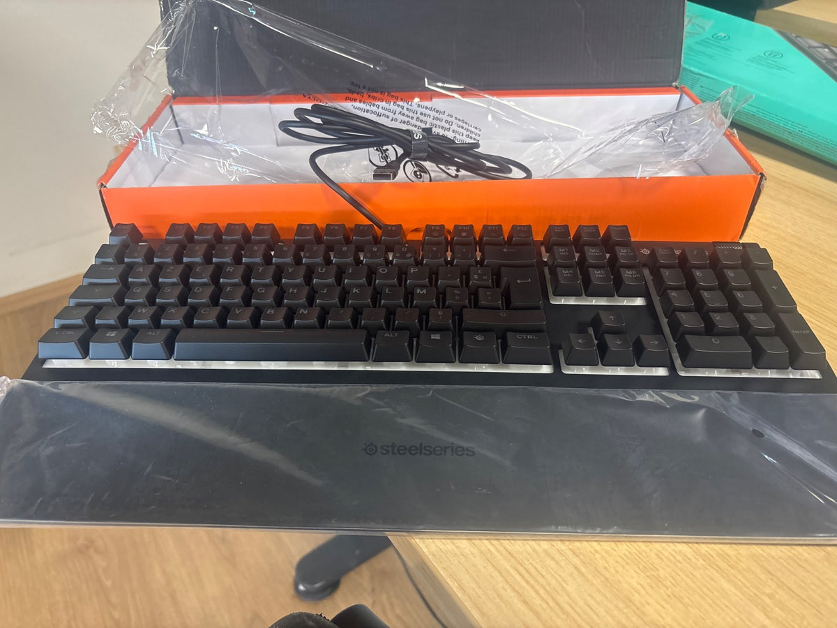 295088 - STEELSERIES Apex 3 - Tastierë Lojërash - Ndriçim RGB me 10 Zona - Mbështetëse Kyçesh Magnetike Premium - French AZERTY Layout