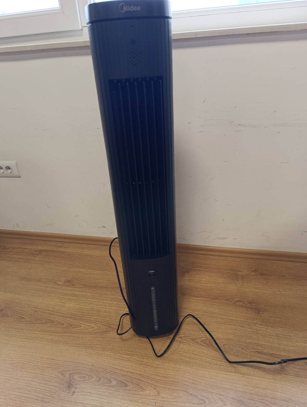 312501 - Midea Ftohës ajri MAC25JRB, rezervuar uji 5L, rrotullues 75 gradë, i zi