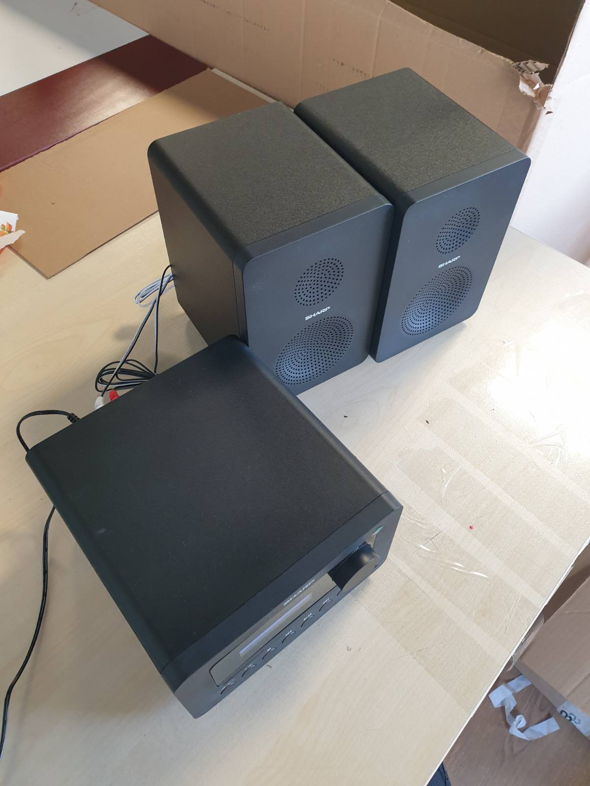 272823 - SHARP XL-B520D(BK) Sistem Mikro Hi-Fi 40W, sistem stereo kompakt, Bluetooth 5.0, radio DAB+/FM, CD player, USB-MP3, alarm të dyfishtë, altoparlantë druri 2-kahësh, telekomandë, ngjyrë e zezë