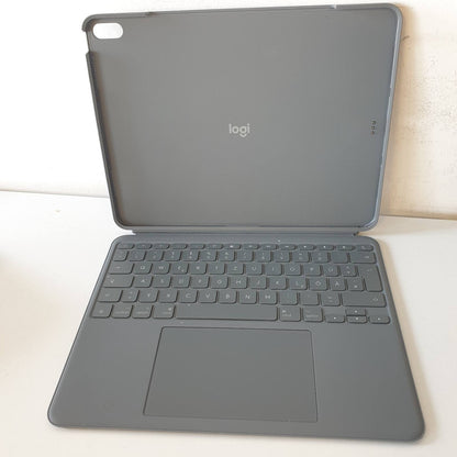 309455 - LOGITECH Kutia e tastierës Combo Touch për iPad Air 13 inç (M2, M3, M4) (2024, 2025, 2026) – Tastierë e shkëputshme me ndriçim prapa, mbështetje, QWERTZ gjerman - Gri