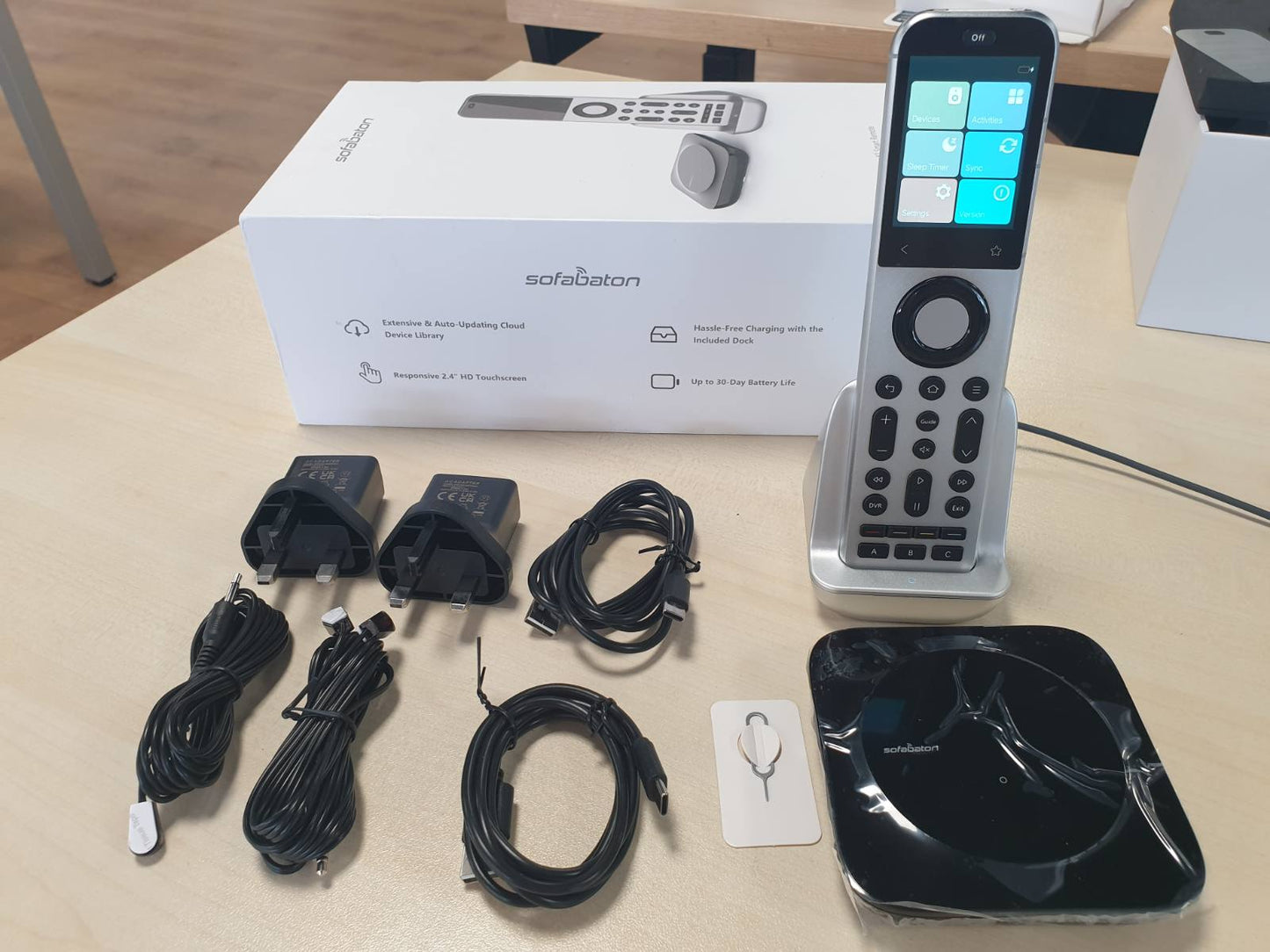 276012 - SOFABATON X2, Telekomandë universale me qendër dhe stacion karikimi, Pajtueshmëri me TV, Alexa, Google Assistant, Wi-Fi, Bluetooth, IR