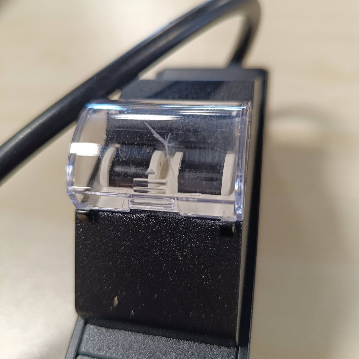 273192 - Link Shirit elektrik universal vertikal me 12 porta LK10057 për kabinete raftesh me ndërprerës qarku dhe kabllo 1.75m 16A, kornizë metalike, dimensione 65x6x6cm. Penda të kthyeshme.