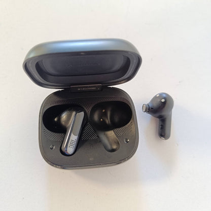 272641 - JBL LIVE BEAM 3, Kufje pa tel me Bluetooth, jetëgjatësi baterie 48 orë, Anulim i zhurmës True Adaptive, JBL Signature Sound, rezistente ndaj ujit IP55, me maja veshësh, të zeza