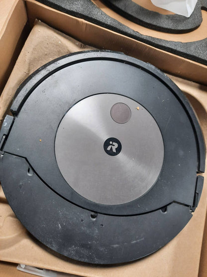 162007 - iROBOT Roomba Combo j9+ Fshëse dhe Mop Robot me Stacion Automatik Zbrazëje dhe Mbushëje, Hartëzimi dhe Navigimi PrecisionVision, Pastrim 4-Fazash, Zbulimi dhe Shmangia e Objekteve, Kompatibël me Asistent Zëri
