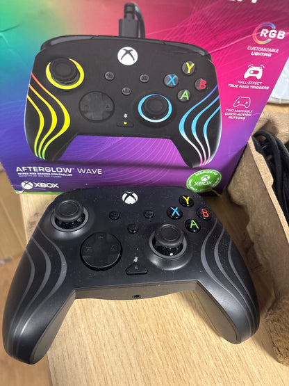 266338 - Turtle Beach Kontrollues Afterglow Wave - Kontrollues i Zi për Lojëra RGB me Tel - I Licencuar për Xbox Series XS, Xbox One dhe Windows - Butona të Programueshëm, Shkelësa me Efekt Hall, Kontrolle Audio