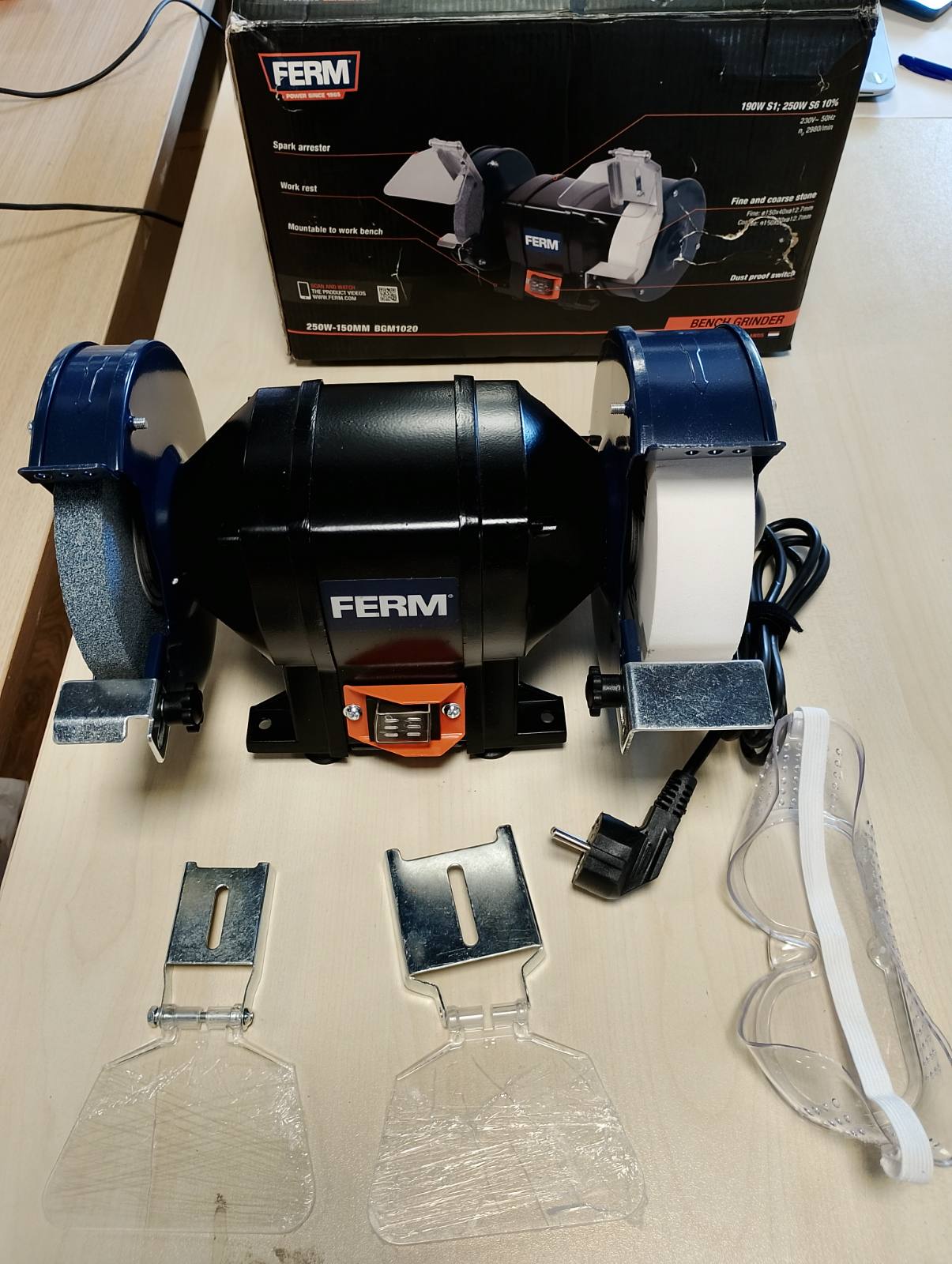 292569 - FERM BGM1020 Grimëcuese e Dyfishtë 250W, 150 mm, e zezë