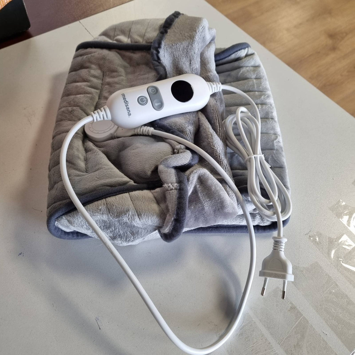 298182 - MEDISANA Ngrohëse elektrike për këmbët FWS, ngrohëse gishtërinjsh me fikje automatike, deri në madhësinë e këpucëve 46, rreshtim i brendshëm i larëshëm