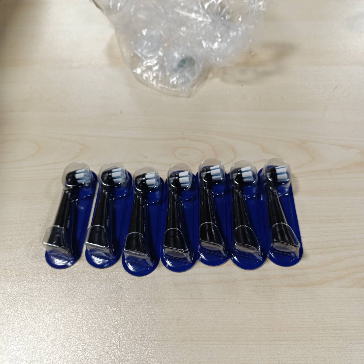 315550 - ORAL-B Koka Furçash Zëvendësuese iO Gentle Clean, Koka Furçash Dhëmbësh ORIGJINALE për Furçat Elektrike të Dhëmbëve, për Mishra dhe Dhëmbë të Ndjeshëm, Të Zeza, Pako me 8 copë