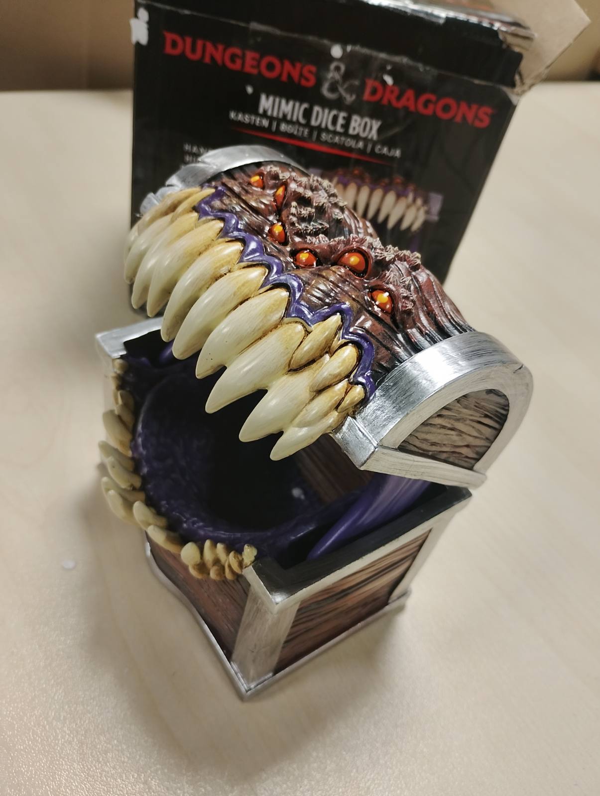 293159 - MIMIC Dungeons & Dragons Kuti Ruajtjeje Zarash, për zare 11.3 cm, e derdhur nga rrëshira, produkt i licencuar D&D, e pikturuar me dorë