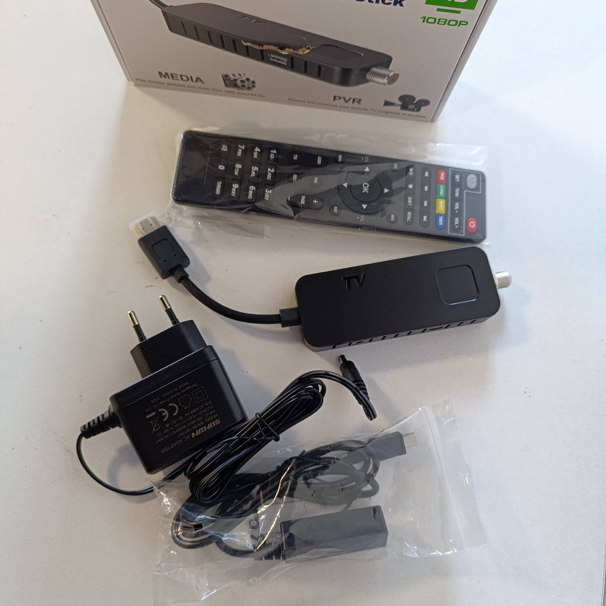 295861 - Dcolor Marrës Satelitor DVB-S/S2, HDMI Full-HD 1080P TV Stick, Media Player USB 2.0, Regjistrues PVR, Telekomandë 2-në-1, Astra Hotbird i Parainstaluar