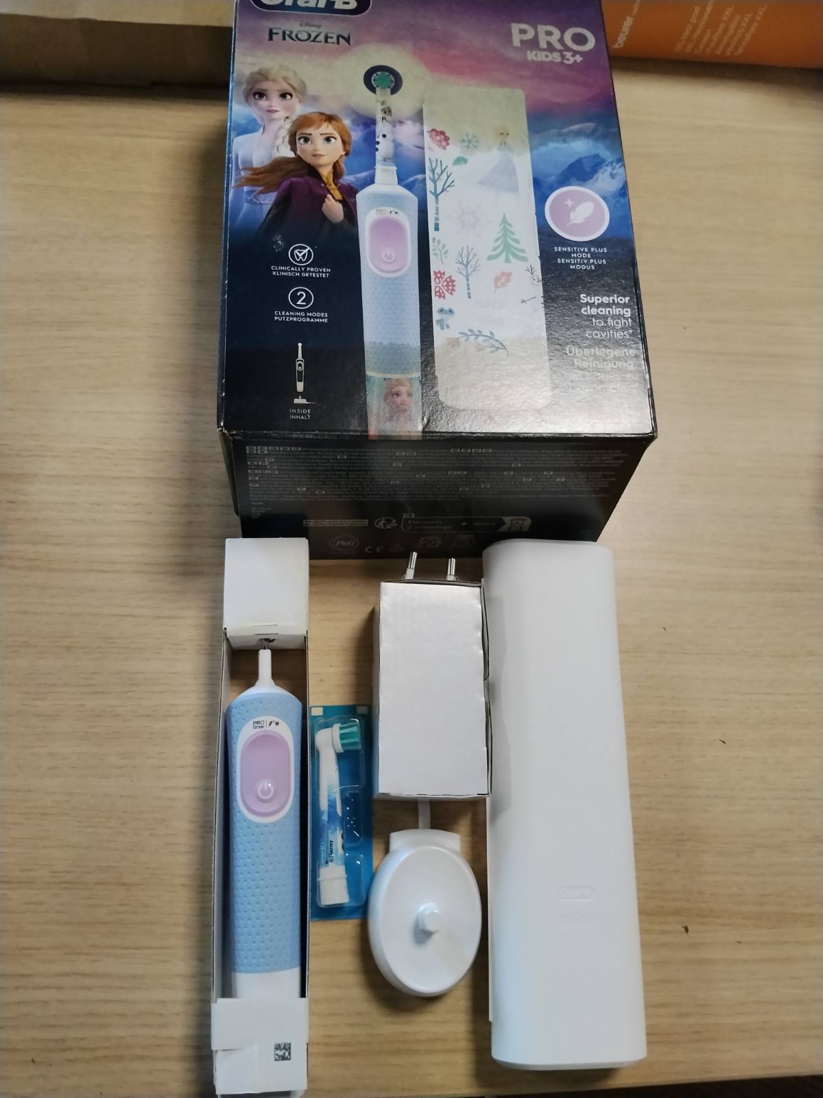 293152 - ORAL-B Furçë dhëmbësh elektrike Pro Kids Frozen për fëmijë, për moshat 3 vjeç e lart, përfshin 1 kokë furçe, çantë udhëtimi dhe 2 mënyra pastrimi, Blu/Vjollcë
