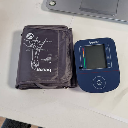 316767 - BEURER Monitor tensioni i gjakut BM 25 për krahun e sipërm, matje e saktë, zbulim i aritmisë, port USB-C, manshetë, transferim të dhënash në Apple Health, blu