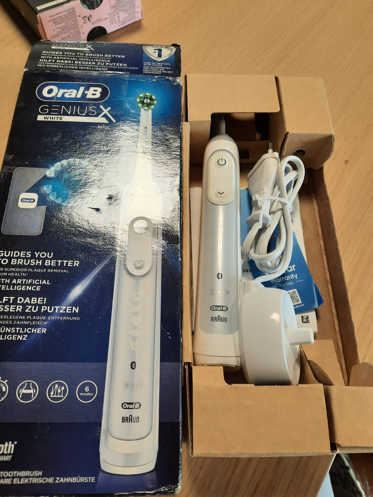 300273 - ORAL-B Genius X Furçë dhëmbësh elektrike, 6 mënyra pastrimi, Inteligjencë artificiale, aplikacion Bluetooth, e bardhë