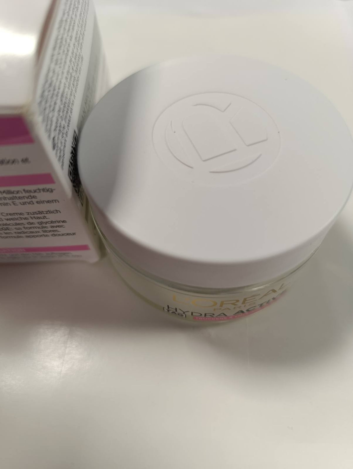 301262 - L'OREAL PARIS Krem hidratues për fytyrën për lëkurë të ndjeshme, Krem hidratues ditor me glicerinë dhe vitaminë E, Hydra Active 3, 1 x 50 ml