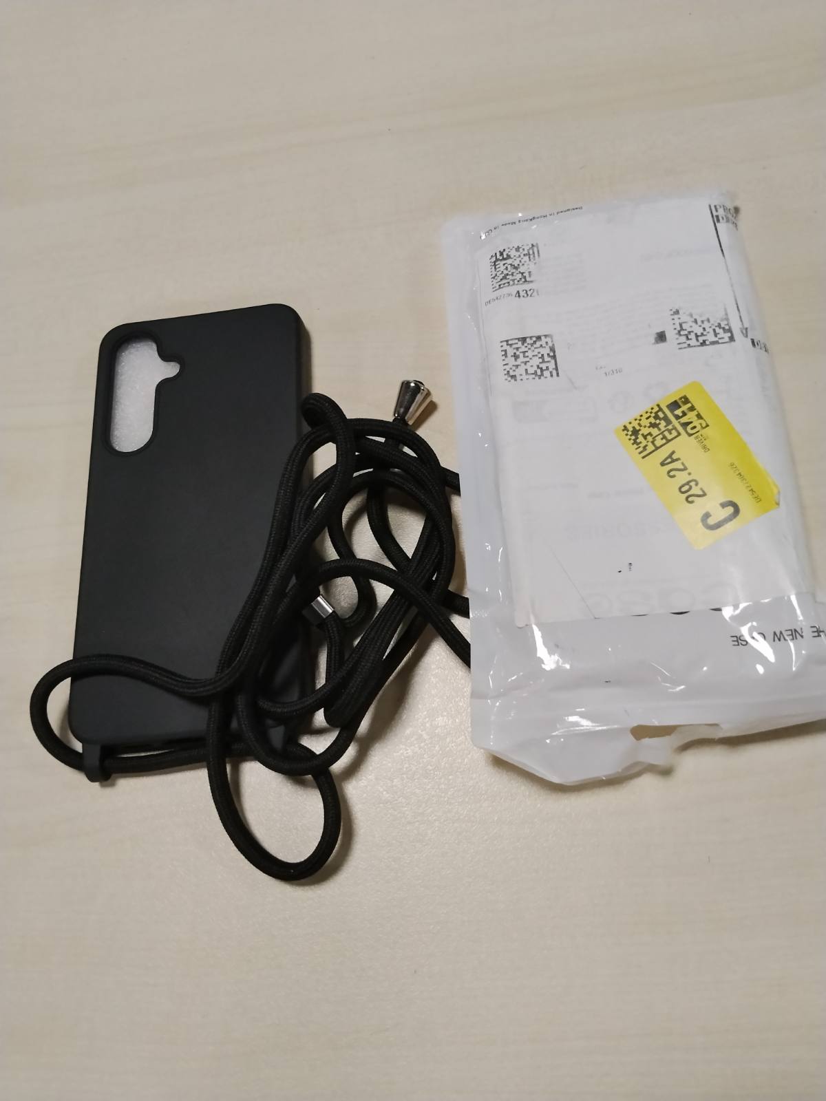 320647 - KETEEN Mbrojtëse Telefoni me Rrip për Samsung Galaxy S24 FE, Mbrojtëse e Hollë Silikoni me Kordon të Lëvizshëm, Parakolp Rezistent ndaj Goditjeve, Mbrojtëse Telefoni në formë Gjerdani për Galaxy S24 FE - E Zezë