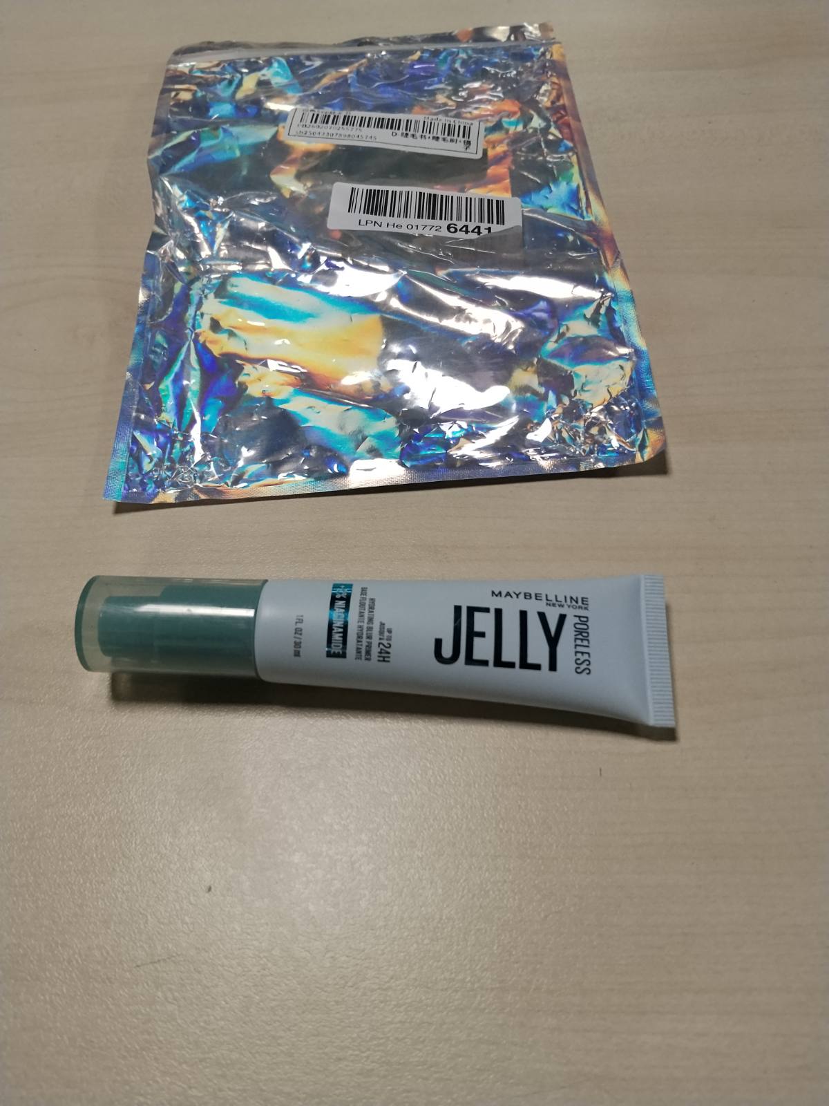 318433 - MAYBELLINE NEW YORK - Poreless Jelly - Blurring Primer - Mjegullon dhe Hidraton për 24 orë - Teksturë Xheli Ultra e Freskët - 2% Niacinamide - Teknologji Pelteje Uji - Pa Vaj - 30 ml