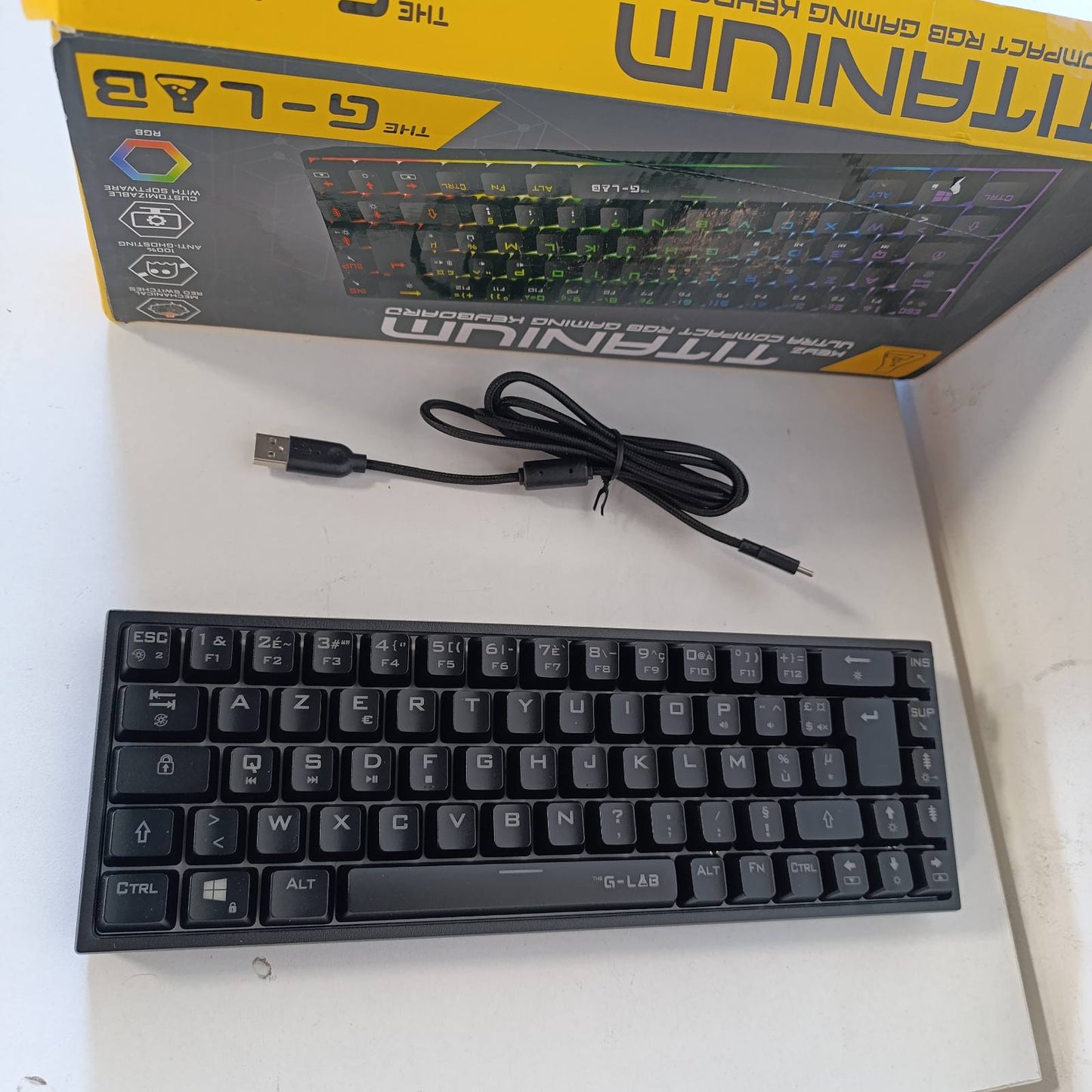 276605 - G-LAB Keyz Titanium Tastierë Lojërash 65% AZERTY, USB, Tastierë Mekanike me Çelësa të Kuq, 100% RGB e Personalizueshme, Anti-Ghosting, Makro të Programueshme, për PC, PS4, PS5, Xbox, Ngjyra: E Zezë