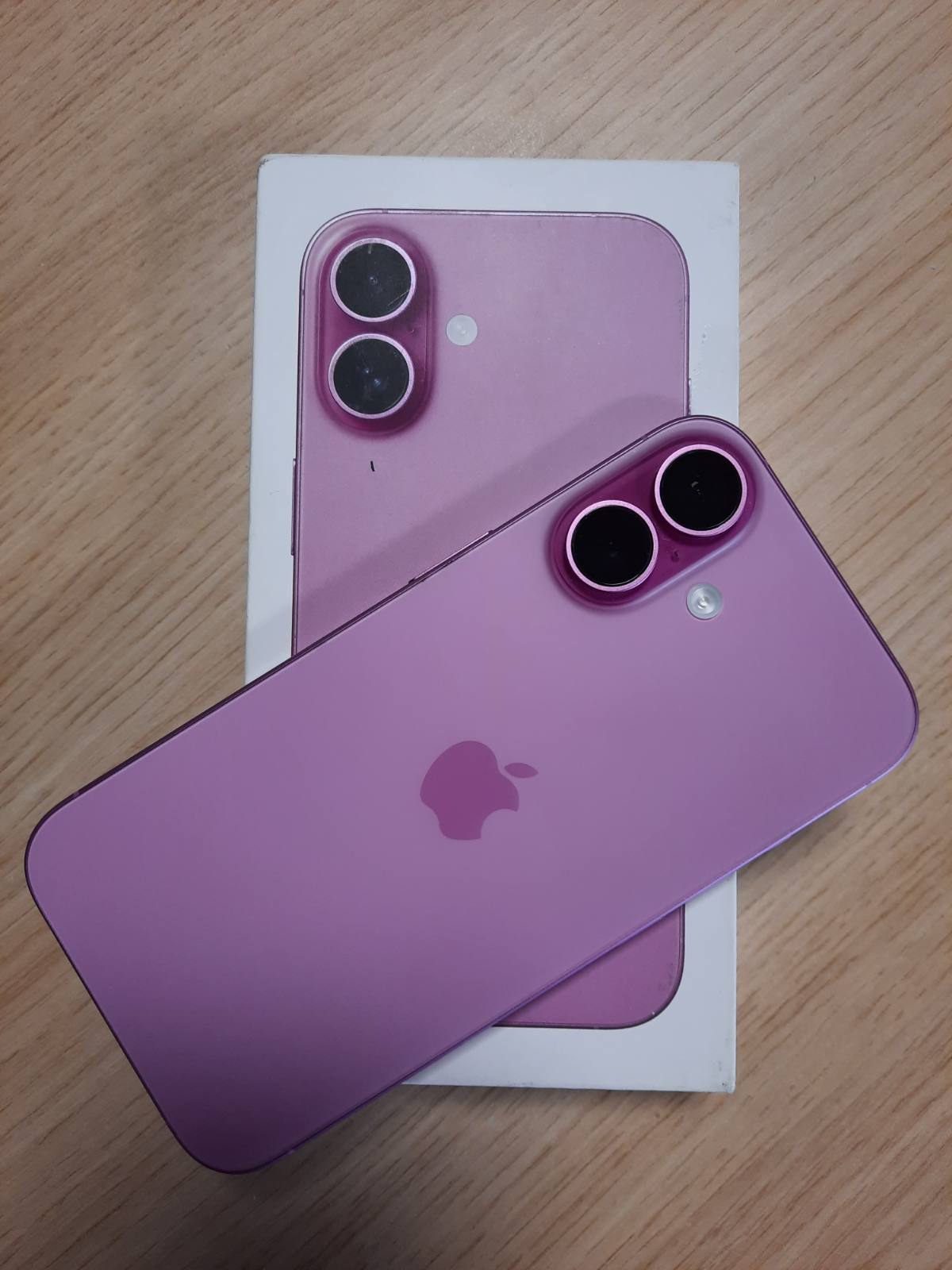 308481 - APPLE iPhone 16 128GB, telefon 5G, çip A18, fuqizim i vërtetë i baterisë, funksionon me AirPods, rose gold