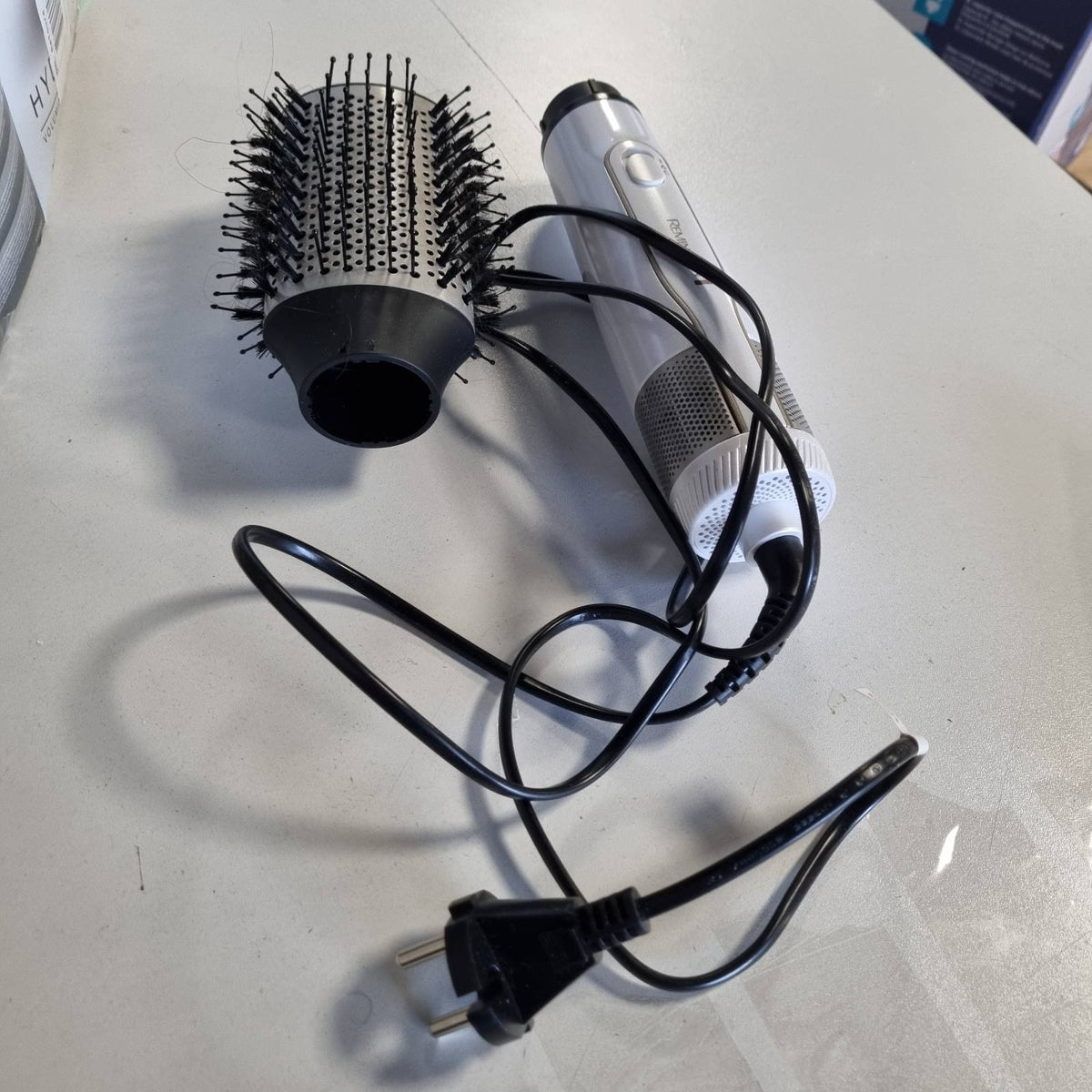 315723 - REMINGTON Furçë me Ajër të Nxehtë Jonik Hydraluxe 2-në-1, 1200 Vat, Teknologji Hydracare, Veshje Qeramike, 3 Cilësime Ngrohjeje, 2 Cilësime Ventilator, AS8901