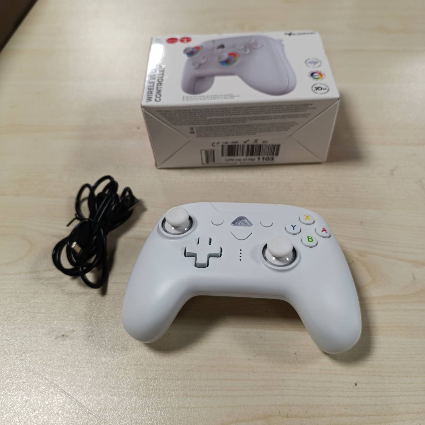 276663 - SUBSONIC Kontrollues pa tel për Switch dhe Switch 2 – Kontrollues pa tel Bluetooth me LED, dridhje dhe xhiroskop me 6 boshte - i bardhë